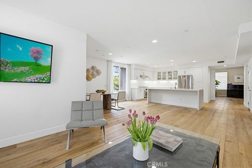 587 Rockefeller, Irvine, CA, 92612-8114 | Card Image