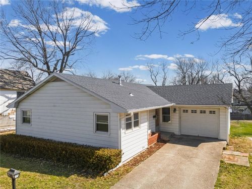 618 N Chestnut St, Cameron, MO, 64429-1743 | Card Image