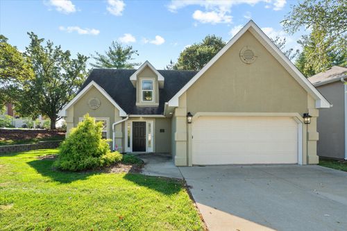 400 N Village Cir, Columbia, MO, 65203-5666 | Card Image
