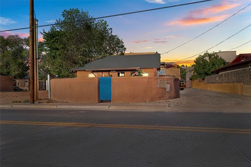 a-815 Baca St, Santa Fe, NM, 87505-0933 | Card Image