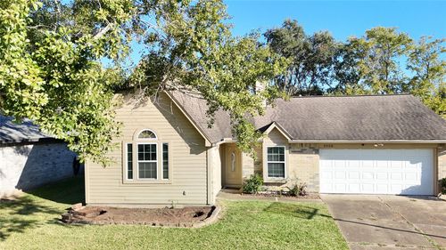 2520 Northern Dr, League City, TX, 77573-4823 | Card Image