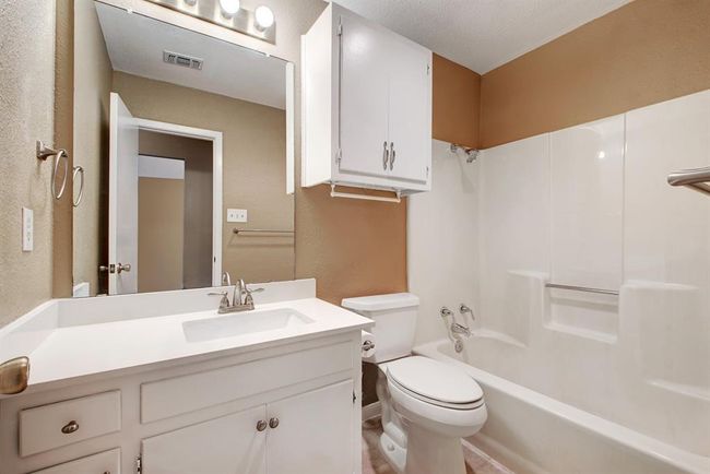 The secondary bathroom | Image 25