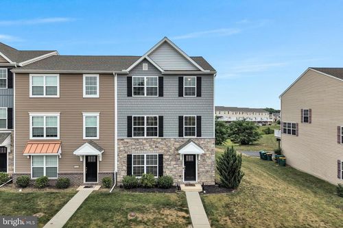 5100 Laurel Valley Ln, ENOLA, PA, 17025-2284 | Card Image