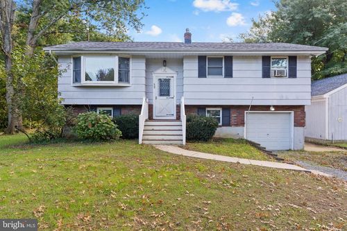 32 Highbridge Rd, Bordentwn Twp, NJ, 08620-9670 | Card Image