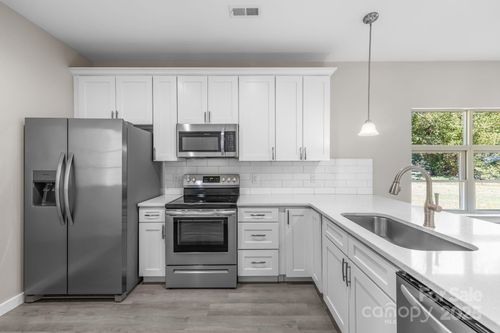 2317 Kennesaw Dr, Charlotte, NC, 28216-4756 | Card Image