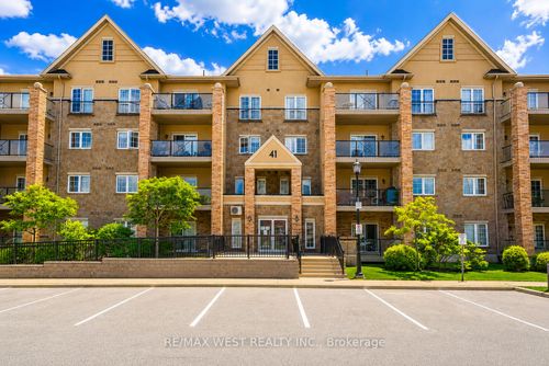 110-41 Ferndale Dr S, Barrie, ON, L4N5T6 | Card Image