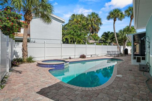 976 Narcissus Ave, CLEARWATER BEACH, FL, 33767-1046 | Card Image