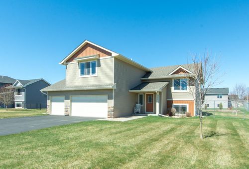9090 Wolves St, Brainerd, MN, 56401-3461 | Card Image