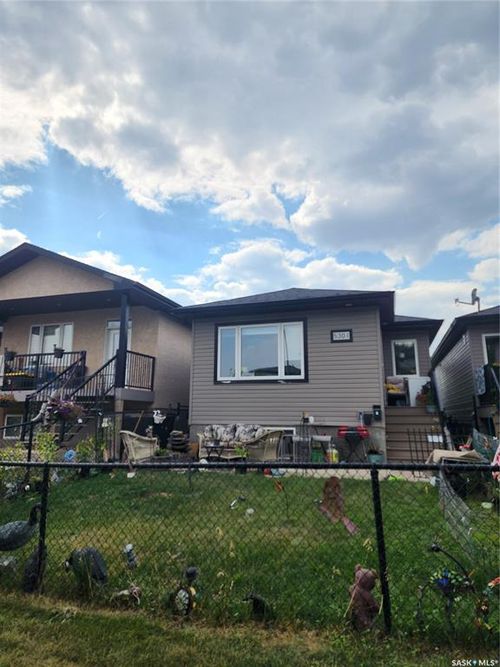 530 Toronto St, Regina, SK, S4R1M6 | Card Image