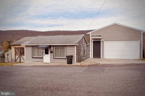 1551 W Holly St, Coal Township, PA, 17866-2505 | Card Image