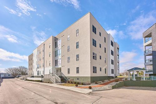 7105-5211 Highpointe Lakes Dr, Westerville, OH, 43081-4846 | Card Image