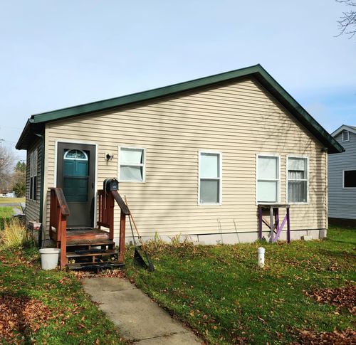 1124 10th St, International Falls, MN, 56649-2848 | Card Image