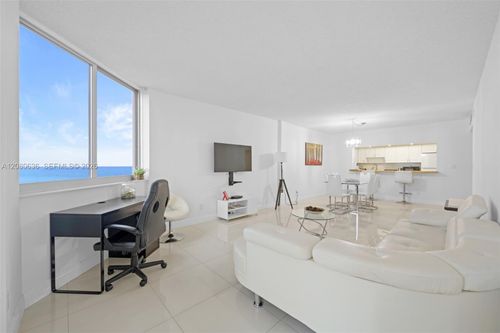 1426-19370 Collins Ave, Sunny Isles Beach, FL, 33160-2240 | Card Image