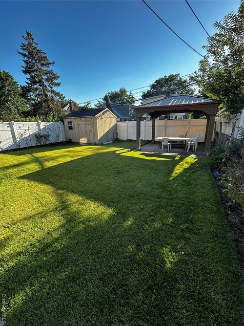 7734 Little Neck Pkwy, Glen Oaks, NY, 11004-1134 | Card Image