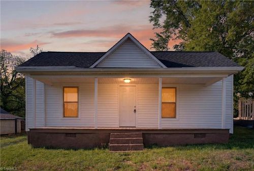 811 Vail Ave, High Point, NC, 27260-7315 | Card Image