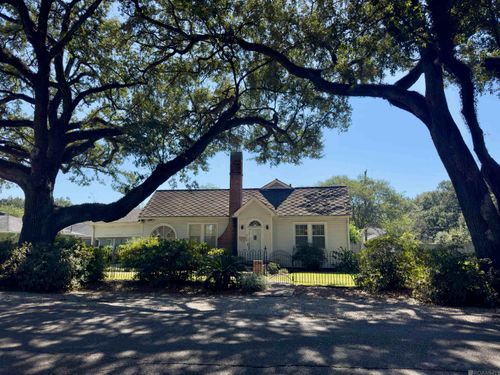 557 Avenue C, Port Allen, LA, 70767-3037 | Card Image