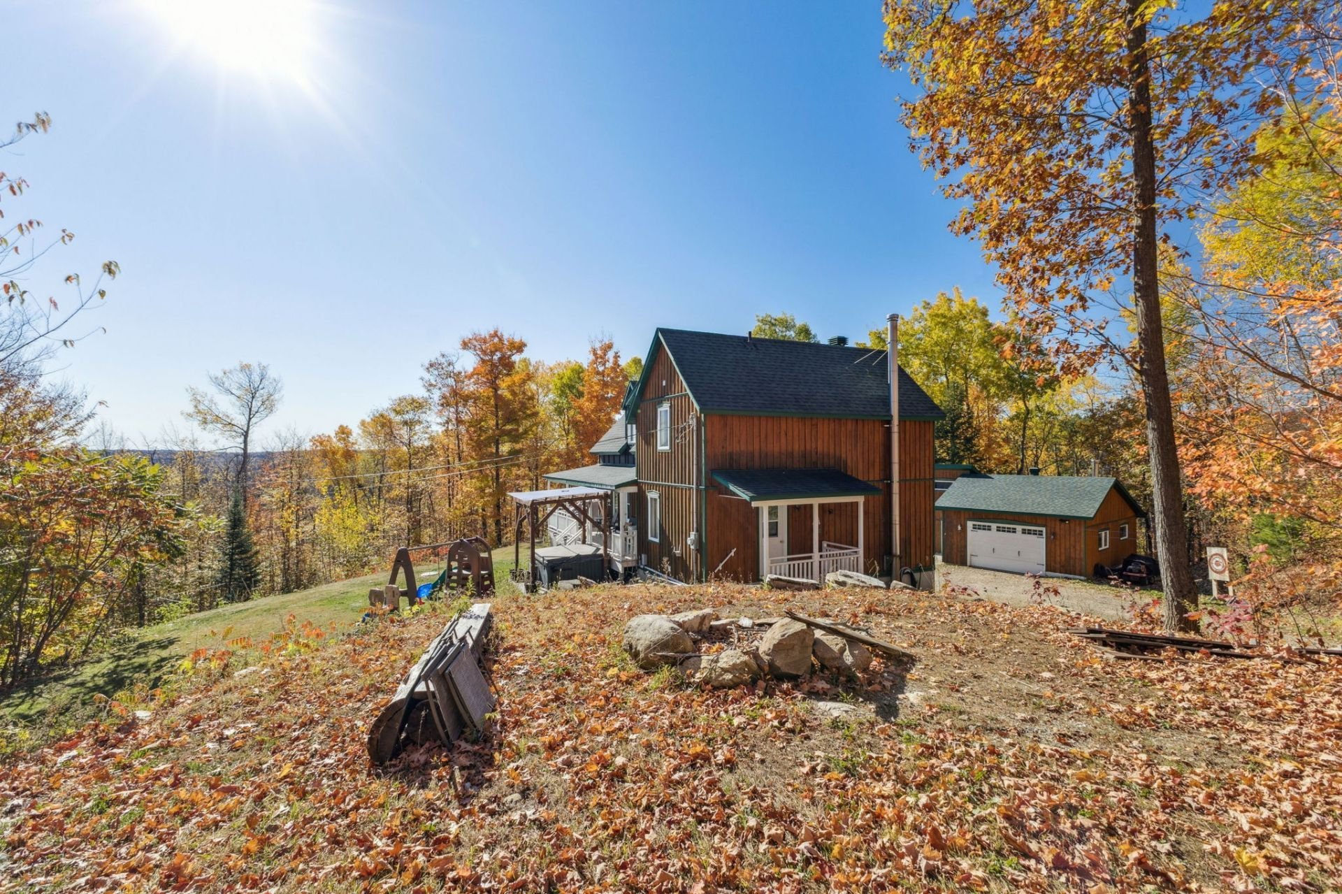 Residential in Val-des-Monts 2