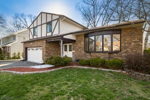 81 Hastings Ave, Nutley, NJ, 07110-2581 | Card Image