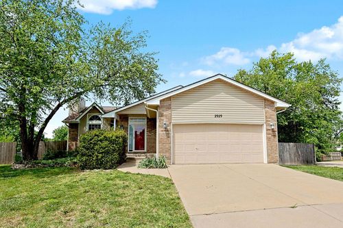 2929 N Parkwood Ct, Wichita, KS, 67220 | Card Image