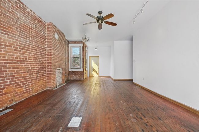 Commercial storefront | Image 7