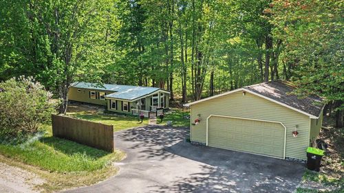3523 Mount Bliss Rd, East Jordan, MI, 49727-9009 | Card Image