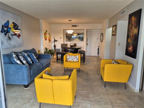 apt-705-4001 Hillcrest Dr, Hollywood, FL, 33021-7926 | Card Image