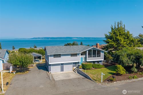 1264 Eagle Crest Dr, Oak Harbor, WA, 98277-8492 | Card Image
