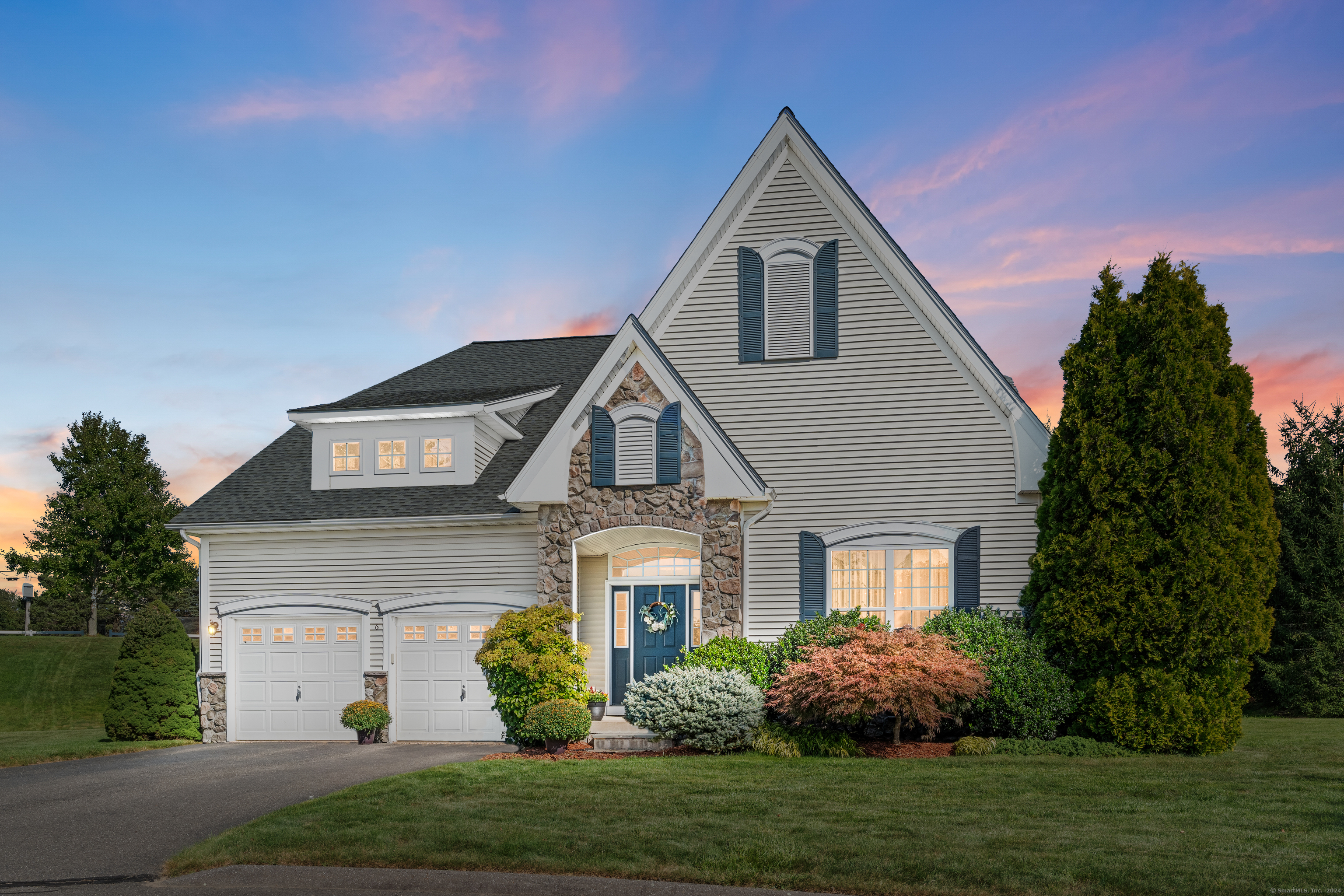 Colonial Ct, Middlebury, CT 06762