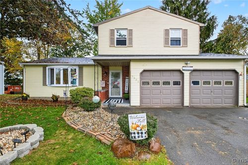 8335 Zenith Dr, Baldwinsville, NY, 13027-6205 | Card Image