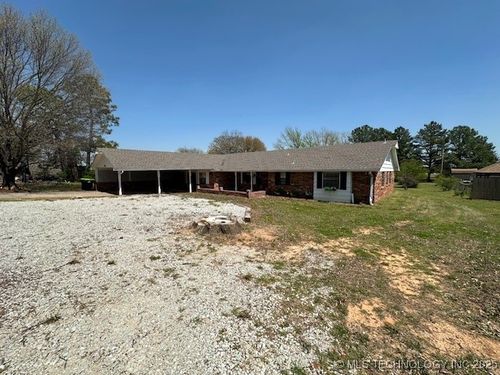 106 Charles Dr, Holdenville, OK, 74848-4240 | Card Image