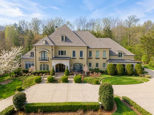 1606 Whispering Hills Dr, Franklin, TN, 37069-7241 | Card Image