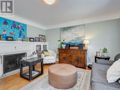 1093 Moss St, House other with 3 bedrooms, 2 bathrooms and 2 parking in Victoria BC | Image 2