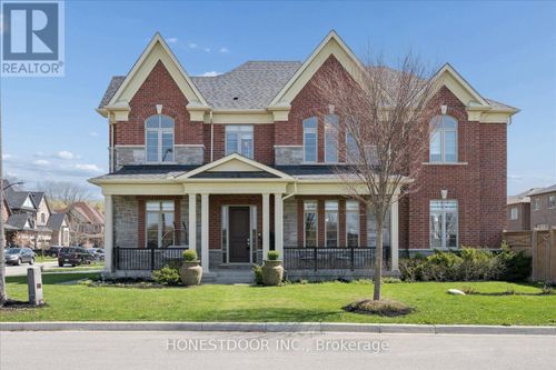 5 Blenheim Circle, Whitby, ON, L1P0E3 | Card Image