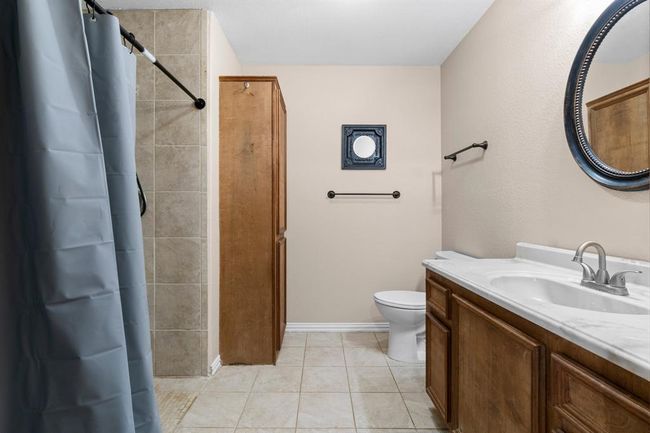 Guest house bath | Image 39