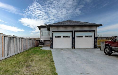 8090 91 St, Grande Prairie, AB, T8X0P2 | Card Image