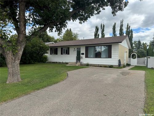 233 Assiniboine Dr, Saskatoon, SK, S7K4A3 | Card Image