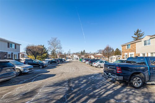 45860 Kensington St, Utica, MI, 48317-5961 | Card Image