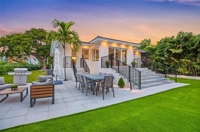 38 Sw 25 Th Rd, House other with 3 bedrooms, 3 bathrooms and null parking in Miami FL | Image 28