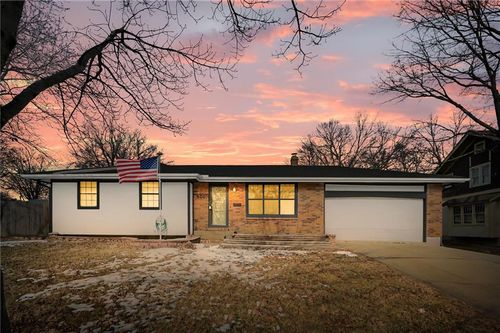 800 Pearl St, Harrisonville, MO, 64701-1924 | Card Image