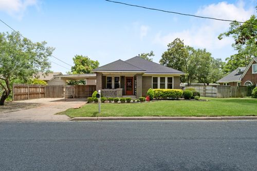 707 Heights St, El Campo, TX, 77437-4135 | Card Image