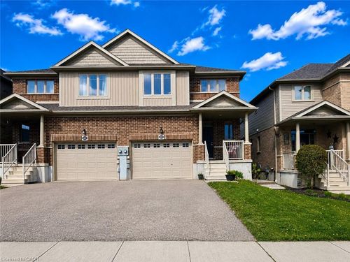 433 Avens St, Waterloo, ON, N2V0B5 | Card Image
