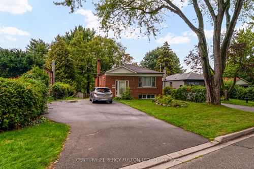 upper-62 Dale Ave, Scarborough, ON, M1J3J5 | Card Image