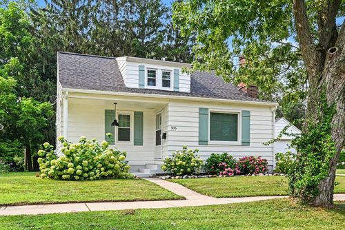 506 Fruit St, South Haven, MI, 49090-1909 | Card Image