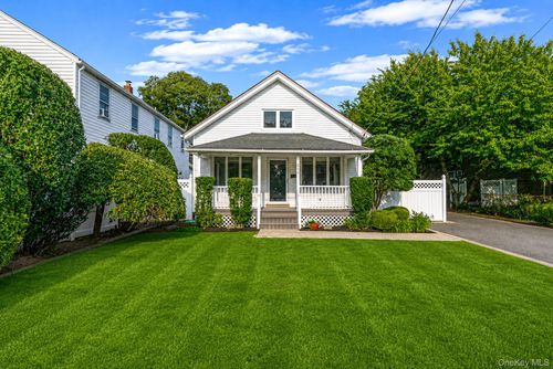 245 Greeley Ave, Sayville, NY, 11782-2301 | Card Image