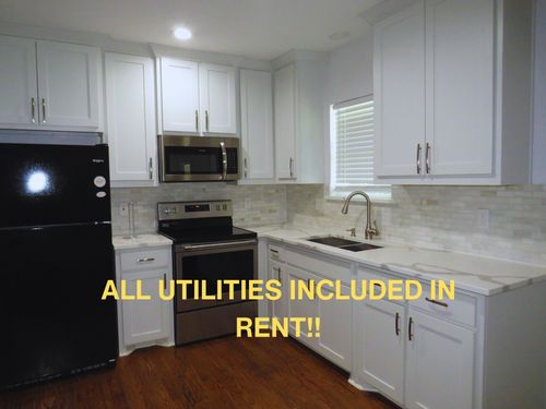 818 Thomas St, Denton, TX, 76201-2495 | Card Image