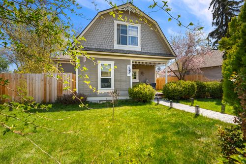 122 Sw 10th St, Redmond, OR, 97756-2121 | Card Image