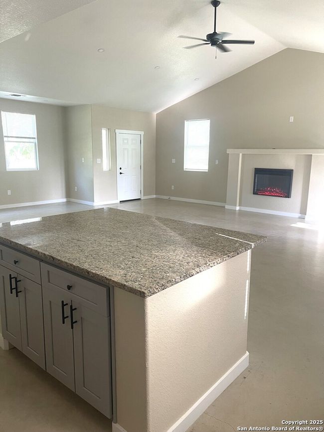 2 - 25617 Campbellton Rd, House other with 3 bedrooms, 2 bathrooms and null parking in San Antonio TX | Image 9