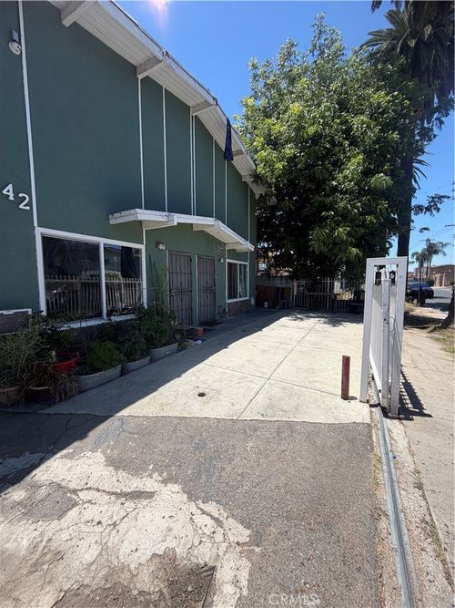 14642 Calvert St, Van Nuys, CA, 91411-2856 | Card Image