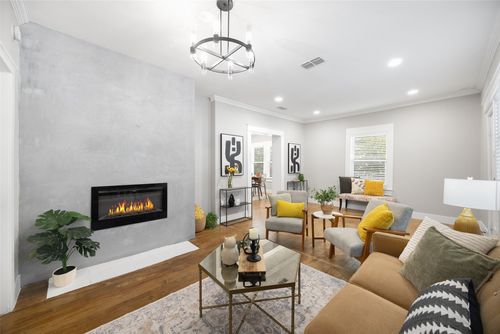 813 Elsbeth St, Dallas, TX, 75208-4225 | Card Image