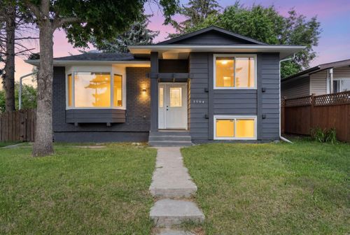 3504 33 St Se, Calgary, AB, T2B2C2 | Card Image